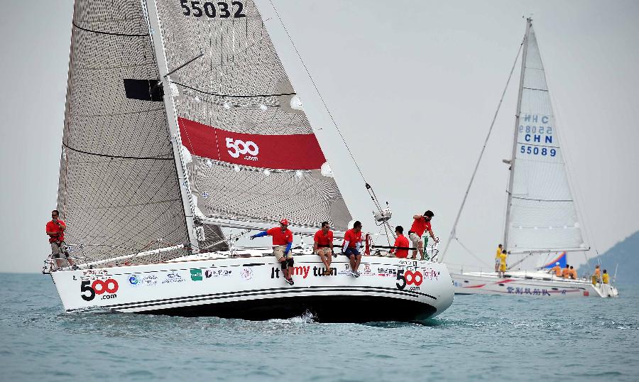 The sailing boats compete during the first day of racing at the 2013 Round Hainan International Regatta in Sanya, capital of south China's Hainan Province, March 21, 2013. (Xinhua/Guo Cheng)