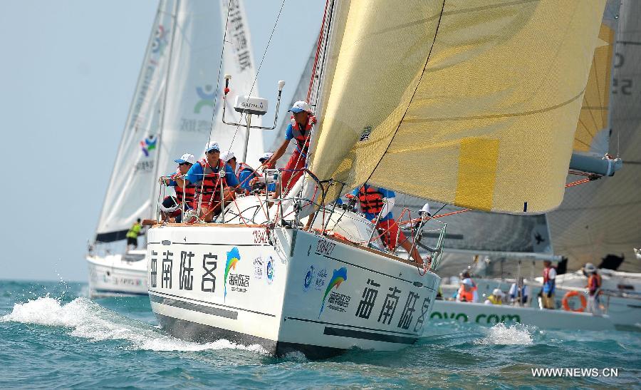 The sailing boats compete during the second day of racing at the 2013 Round Hainan International Regatta in Sanya, capital of south China's Hainan Province, March 22, 2013. (Xinhua/Guo Cheng)