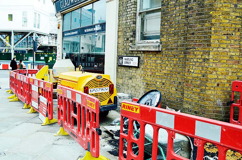 Watling Street in downtown London is under construction. (Photo/ People’s Daily Online)