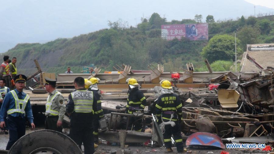 Rescuers works at the road accident site on the expressway from Zhangzhou to Longyan in Nanjing County, Zhangzhou, east China's Fujian Province. Eight people were killed and another 15 injured in the accident Friday. (Xinhua)