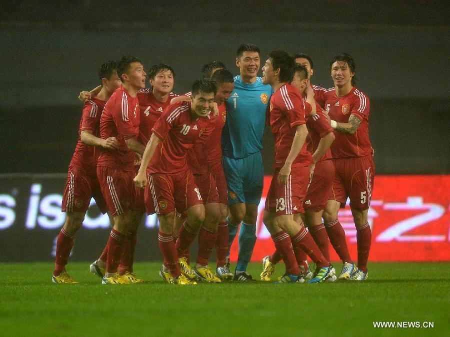 Players of the Chinese team celebrate victory after the 2015 AFC Asian Cup qualifier football match between China and Iraq in Changsha, capital of central China's Hunan Province, March 22, 2013. China won 1-0. (Xinhua/Guo Yong)
