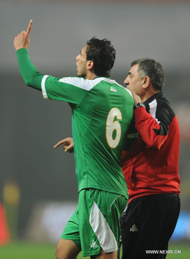 Ali Adnan Kadhim of Iraq (L) reacts for being sent off during the 2015 AFC Asian Cup qualifier football match between China and Iraq in Changsha, capital of central China's Hunan Province, March 22, 2013. China won 1-0. (Xinhua/Li Ga) 