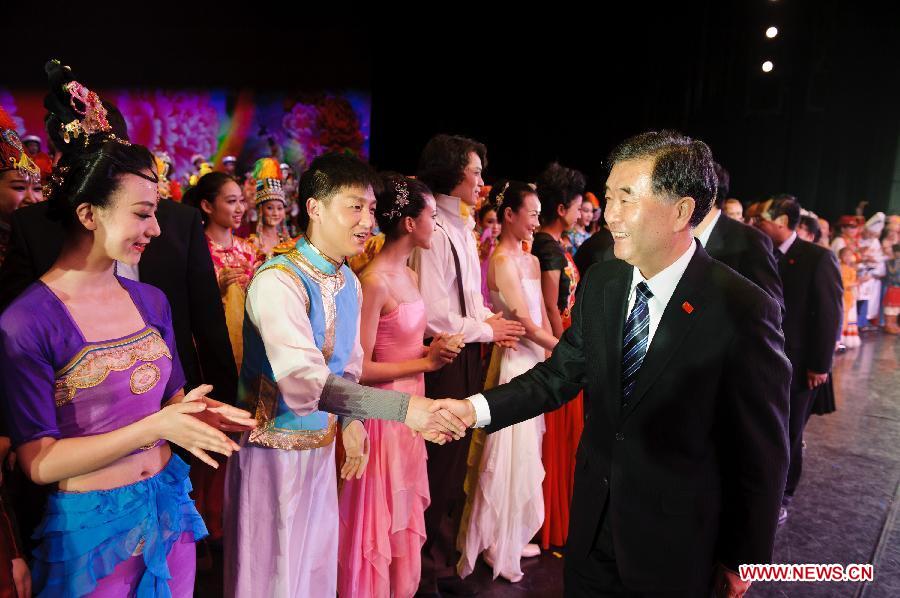 Visiting Chinese Vice Premier Wang Yang (R) shakes hands with performers during his inspection of preparations for the "Tourism Year of China" in Moscow, Russia, March 21, 2013. Chinese Vice Premier Wang Yang, who is visiting Moscow to inspect preparations for the "Tourism Year of China" in Russia, has called for enhanced tourism cooperation between China and Russia. (Xinhua/Jiang Kehong)