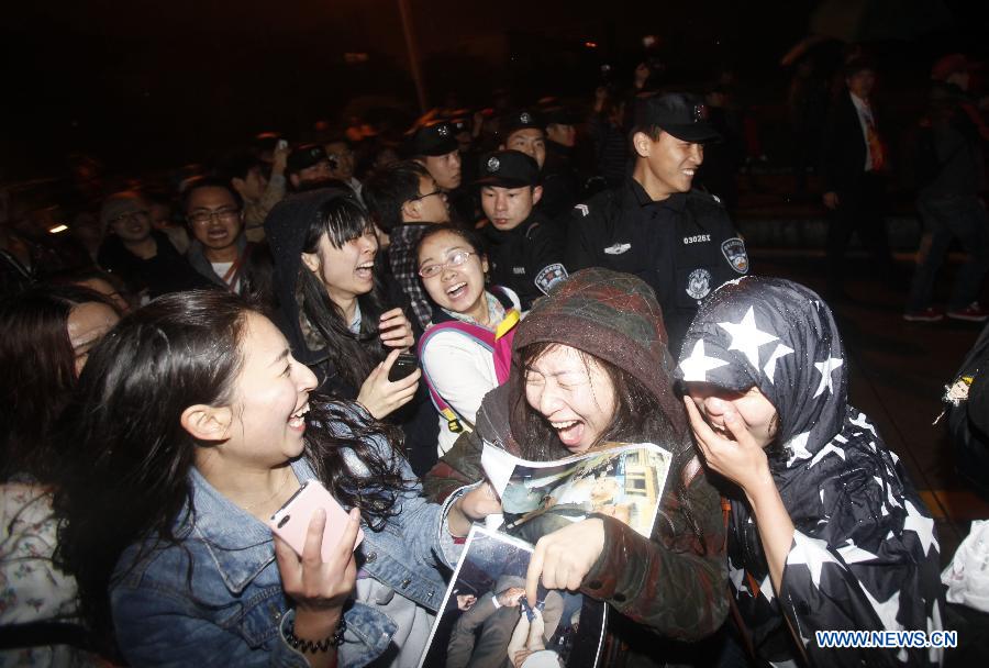 Fans scream as they wait for the arrival of superstar David Beckham at Wuhan Tianhe International Airport in Wuhan, capital of central China's Hubei Province, March 22, 2013. Beckham arrived in Wuhan as the ambassador for the Chinese Super League (CSL) and the Youth Football Program, (Xinhua) 