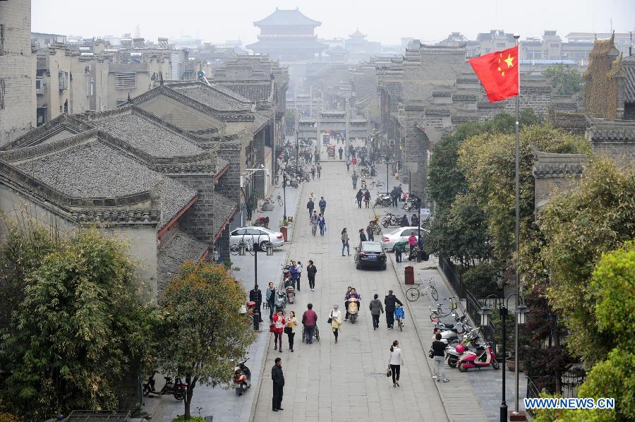 People visit an ancient street in Xiangyang, central China's Hubei Province, March 21, 2013.  (Xinhua/Li Xiaoguo)