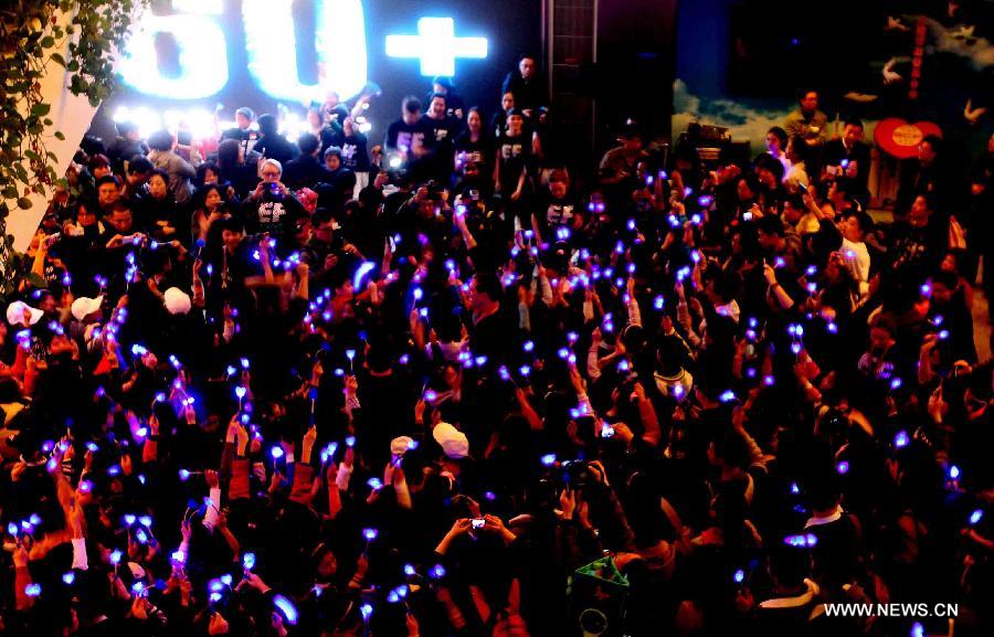 Chinese and foreign students sing "We Are the World" together with their parents and teachers while attending the "Earth Hour" event under the Oriental Pearl Tower in Shanghai, east China, March 23, 2013. (Xinhua/Zhang Ming)