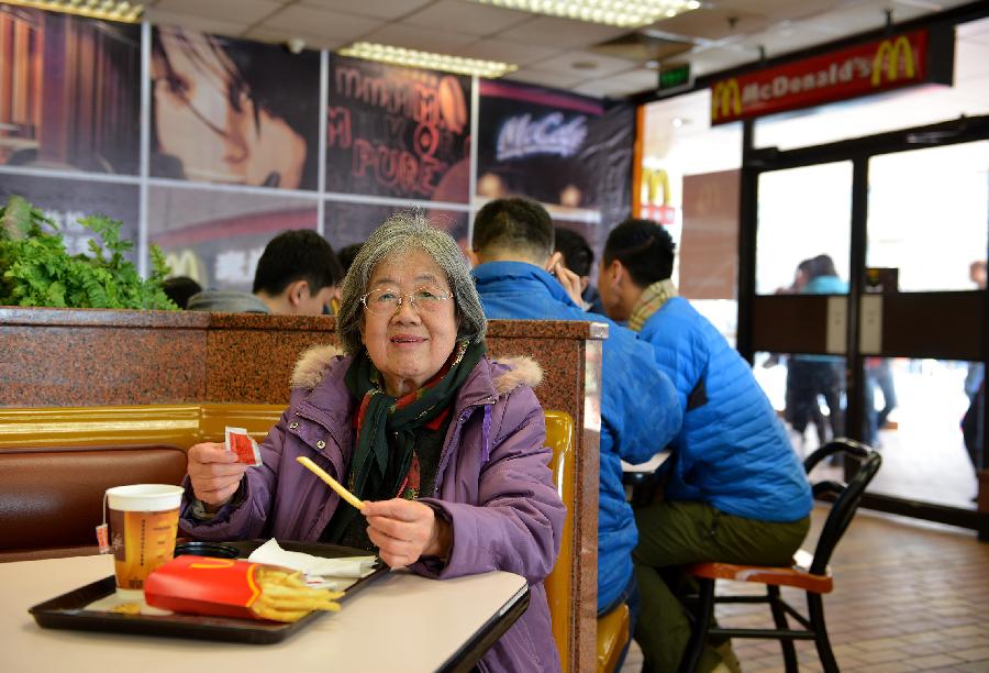 73-year-old Yu Shan visits the McDonald's restaurant at Chang'an Market for a nostalgia tour in Beijing, capital of China, March 24, 2013. Opened in 1993 as the second outlet of the American fast-food giant in Beijing, the Chang'an Market McDonald's made indelible impressions on locals. Due to reconstruction and adjustment of the market, the outlet discontinued its business Sunday. (Xinhua/Li Xin)