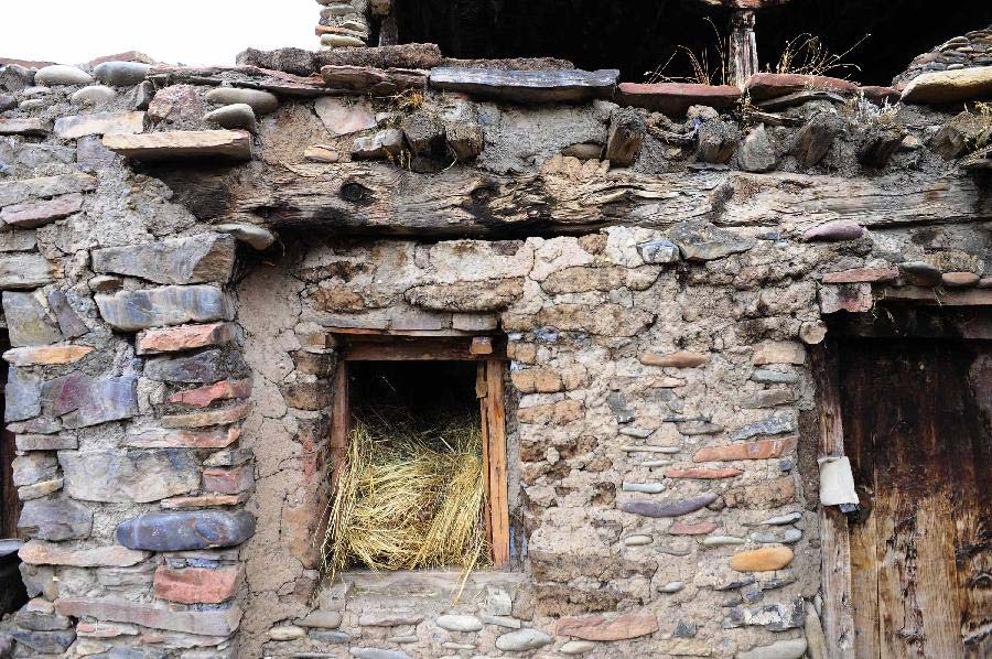 Photo taken on March 22, 2013 shows a stone house which is aged over 600 years in Yangda Village of Riwar Township in Suoxian County in the Nagqu Prefecture, southwest China's Tibet Autonomous Region. Three stone houses, each with the age exceeding more than 600 years, are preserved well in the village. (Xinhua/Liu Kun)