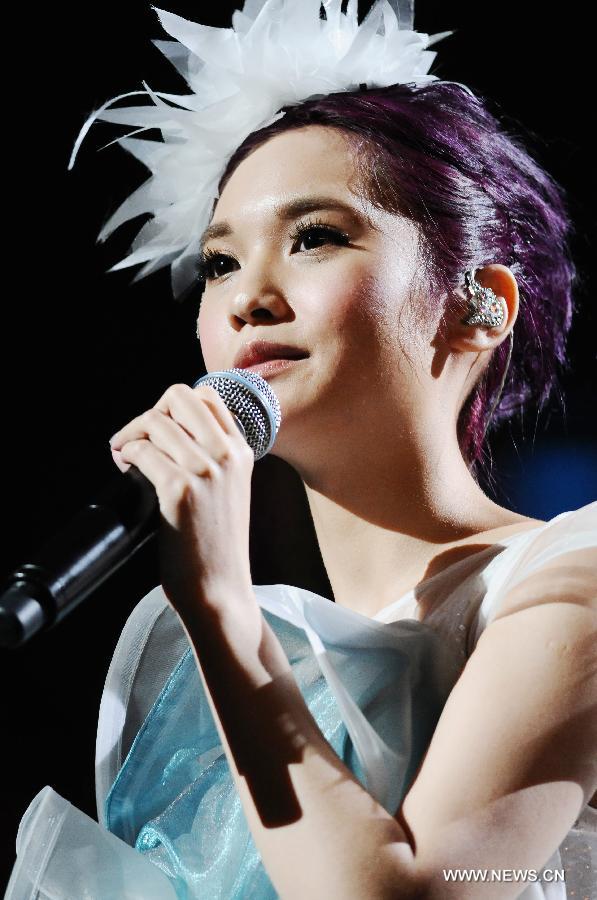 Singer Rainie Yang performs during one of her world tour concerts at Taipei Arena in Taipei, southeast China's Taiwan, March 23, 2013. (Xinhua)