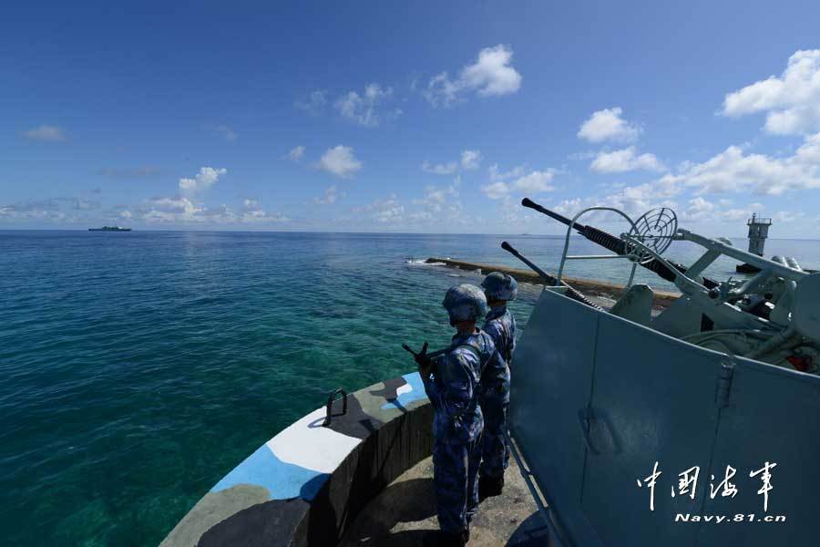 A joint maneuver taskforce under the South Sea Fleet of the Navy of the Chinese People’s Liberation Army (PLA), including the Jinggangshan amphibious dock landing ship and the Yulin guided missile frigate cruised the islands garrisoned by the troops of the South Sea Fleet in the waters of the South China Sea on March 23, 2013. (navy.81.cn/Qian Xiaohu, Song Xin)