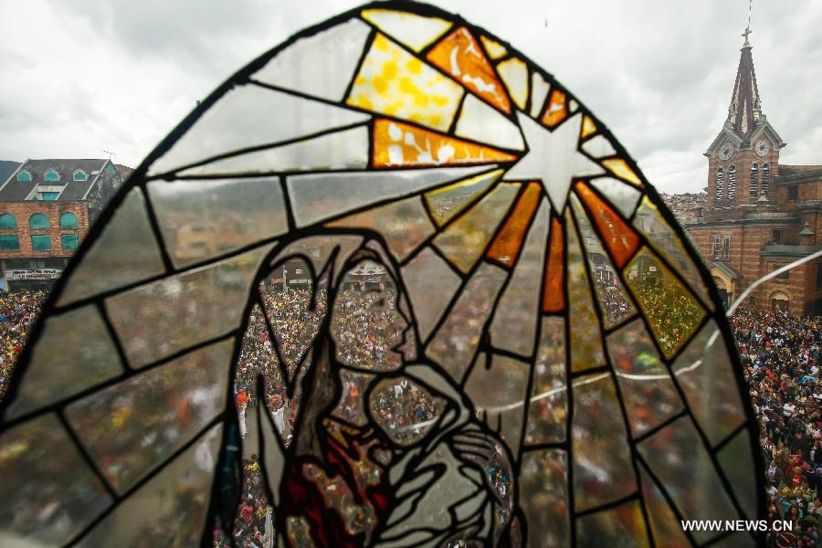 Catholic faithful take part in the Palm Sunday commemoration in Bogota, capital of Colombia, on March 24, 2013. Catholics around the world celebrate Palm Sunday marking the beginning of the Holy Week. (Xinhua/Jhon Paz) 