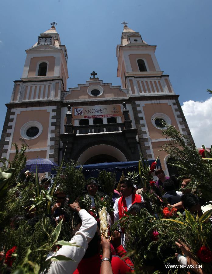 Catholic faithful take part in the Palm Sunday commemoration in Quito, capital of Ecuador, on March 24, 2013. Catholics around the world celebrate Palm Sunday marking the beginning of the Holy Week. (Xinhua/Santiago Armas) 