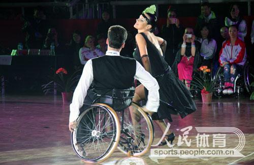 Stunning wheelchair dance(Photo/People's Daily Online)