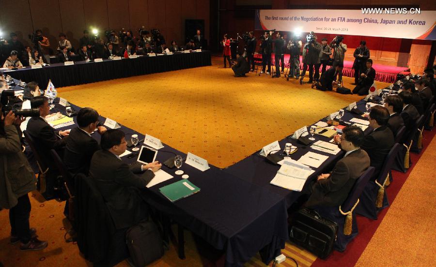 South Korea, Japan and China's representatives attend their trilateral talks in Seoul, capital of South Korea, on March 26, 2013. China, Japan and the Republic of Korea (ROK) on Tuesday started the first round of trilateral talks on the free trade agreement (FTA) in the ROK's capital, which will continue until Thursday. (Xinhua/Park jin-hee) 