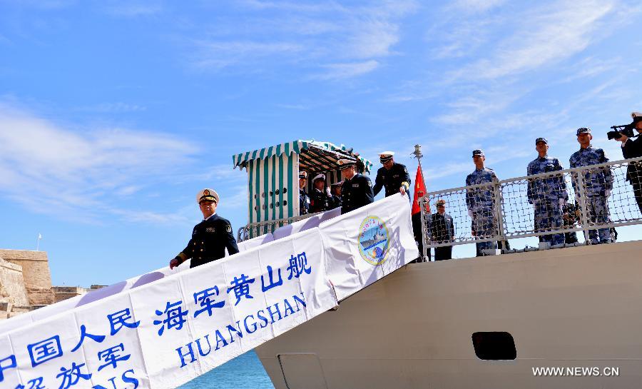Li Xiaoyan (front), commander of the 13th Escort Taskforce of the Chinese Navy, disembark at the Grand Harbour in Valletta, Malta on March 26, 2013. The 13th Escort Taskforce of the Chinese Navy arrived in Valletta, Malta on Tuesday, beginning a five-day visit to the country. (Xinhua/Xu Nizhi) 