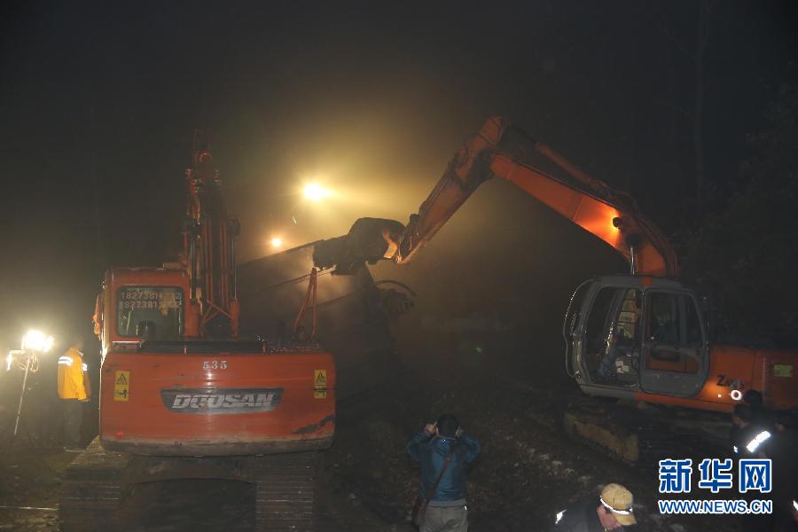 A rain-triggered mudslide caused a freight train to derail at 9:18 p.m. on Tuesday, central China.No casualties have been reported according to local railway authorities. (Xinhua Photo)