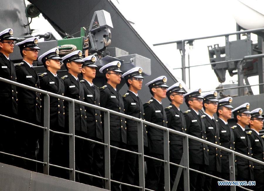 Crew members of Singaporean tank landing ship RSS Endurance line up when the ship prepares to moor alongside the international cruise terminal of east China's Shanghai Municipality, March 27, 2013. The 228 crew members of the RSS Endurance started a six-day friendly visit in Shanghai on Wednesday. (Xinhua/Chen Fei)