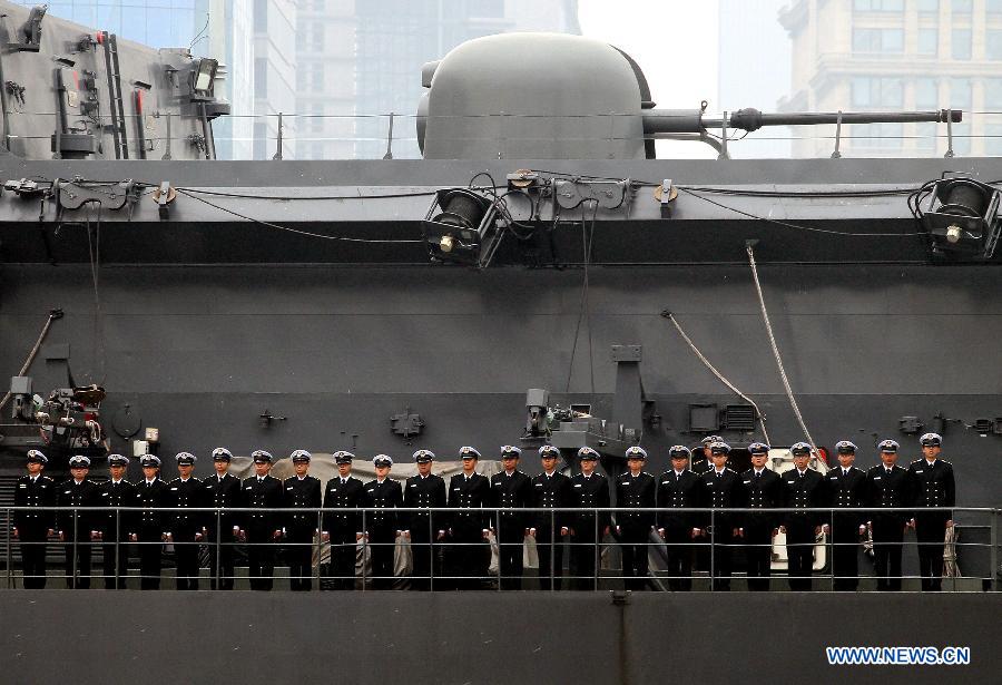 Crew members of Singaporean tank landing ship RSS Endurance line up when the ship prepares to moor alongside the international cruise terminal of east China's Shanghai Municipality, March 27, 2013. The 228 crew members of the RSS Endurance started a six-day friendly visit in Shanghai on Wednesday. (Xinhua/Chen Fei)