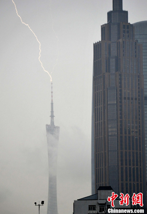 The 600-meter-high Canton Tower tower, tallest building in China, is struck by lightning, March 28, 2013. (Chinanews/Ke Xiaojun) 