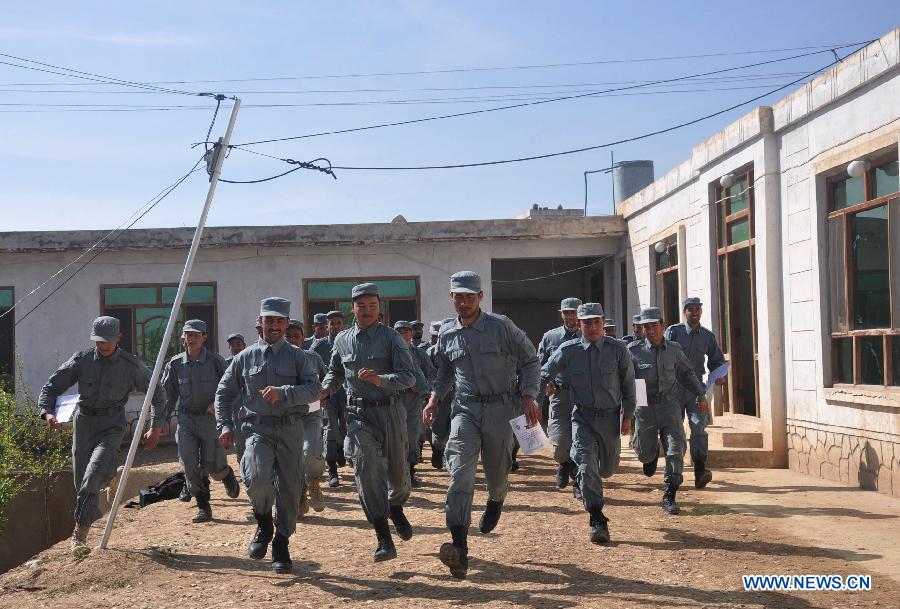 Afghan newly graduated policemen run during their graduation ceremony in Sari Pul province in northern Afghanistan on March 28, 2013. A total of 33 Afghan policemen graduated on Thursday after two-month training in Sari Pul province, police officials said. (Xinhua/Arui)