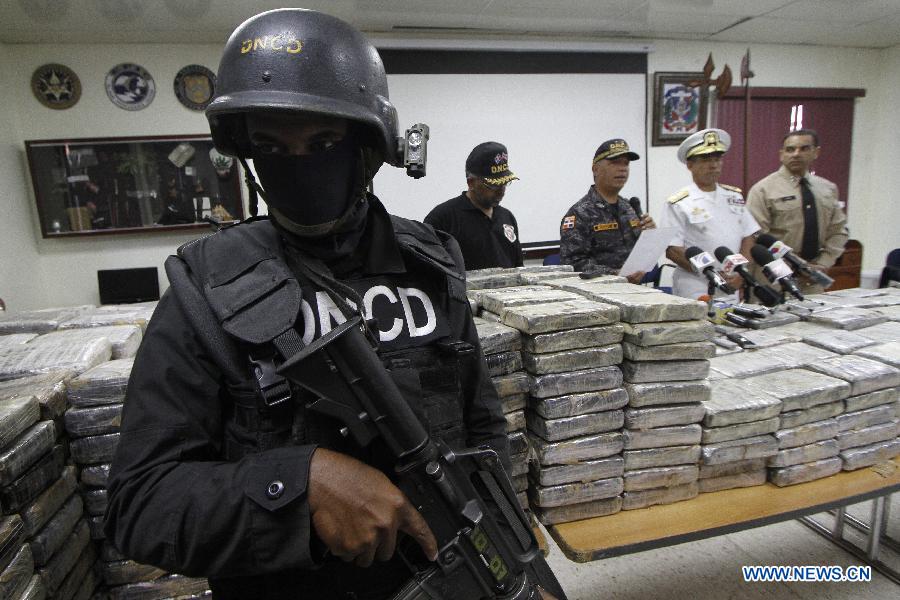 Members of Drug Control National Direction (DNCD, for its acronym in spanish) guard seized cocaine packages at the DNCD headquarters in Santo Domingo city, Dominican Republic, on March 27, 2013. During the detention of alleged drug dealer, Andrez Ramirez, about 1,900 kilograms of cocaine were seized on board a boat at Saona's Island, 128 kilometers east from Santo Domingo. Four South Americans were traveling along with Ramirez. Two of them escaped while the others were detained, according to local press. (Xinhua/Roberto Guzman) 