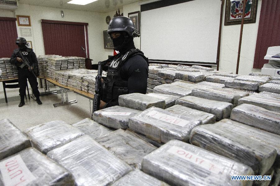 Members of Drug Control National Direction (DNCD, for its acronym in spanish) guard seized cocaine packages at the DNCD headquarters in Santo Domingo city, Dominican Republic, on March 27, 2013. During the detention of alleged drug dealer, Andrez Ramirez, about 1,900 kilograms of cocaine were seized on board a boat at Saona's Island, 128 kilometers east from Santo Domingo. Four South Americans were traveling along with Ramirez. Two of them escaped while the others were detained, according to local press. (Xinhua/Roberto Guzman) 
