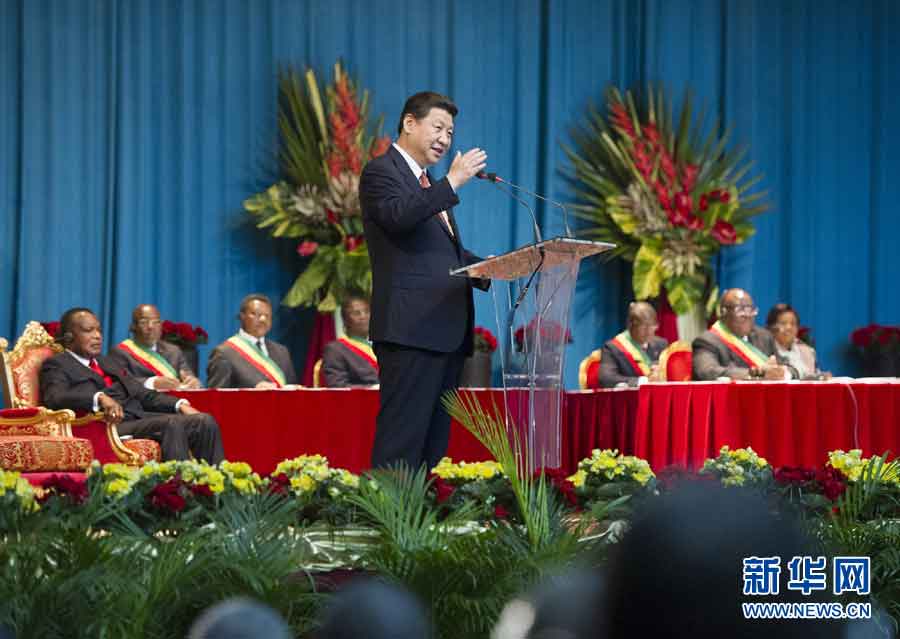 Chinese President Xi Jinping(front) delivers a speech at the Congolese parliament in Brazzaville, capital of the Republic of Congo, March 29, 2013. Xi arrived in Brazzaville Friday for a state visit to the Republic of Congo. (Xinhua/Huang Jingwen) 