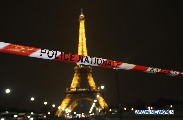 A police cordon is set near the Eiffel Tower in Paris on March 30, 2013. Local police evacuated around 1,500 people from Paris' icon tower, La Tour Eiffel, on Saturday evening after receiving an anonymous call of bomb attempt from a phone booth near a suburb of Paris. (Xinhua/Gao Jing)