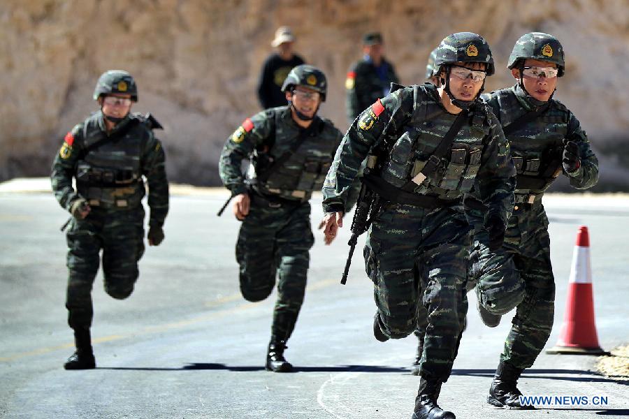 Chinese paramilitary personnels attend the 5th Warrior Competition at King Abdullah Special Operation Training Center (KASOTC) in Amman, capital of Jordan, on March 28, 2013. The competition with wide participation of 33 teams from 18 countries is held from March 24 to March 28. (Xinhua/Mohammad Abu Ghosh)