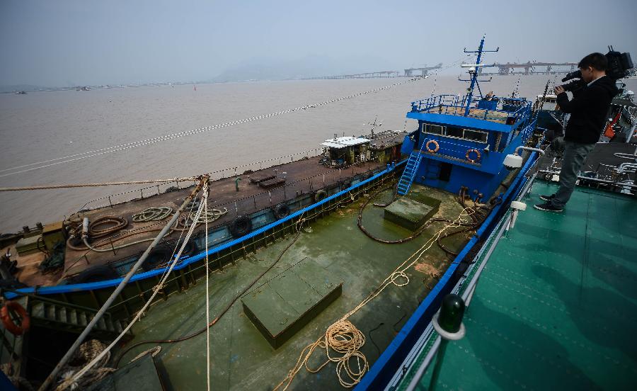 Photo taken on March 30, 2013 shows two smuggling boats detained at a port in Wenzhou, east China's Zhejiang Province. A gangs smuggling case involving 15,000 tons of refined oil worthy over 100 million Yuan (approximately 15.9 million U.S. dollars) was seized here on Sunday, as announced by Hangzhou customs on March 31, it is the biggest ever gangs smuggling case offshore Zhejiang province. (Xinhua/Xu Yu)