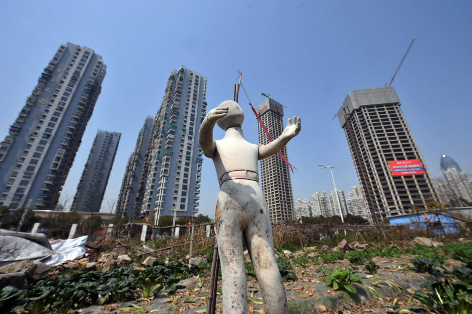 A dummy model stands in the center of Wenzhou on March 5, 2013. Since 2012, home price in Wenzhou has dropped dramatically. (Xinhua/Wang Dingchang) 