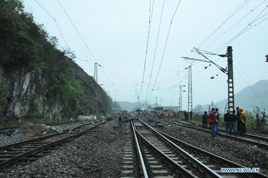 Rescuers work at the site where a landslide hit one section of Chongqing-Guiyang Railway in southwest China's Guizhou Province, March 31, 2013. The landslide caused 2 trains off-the-line and 5 trains rechannel. (Xinhua/Zhou Tao)