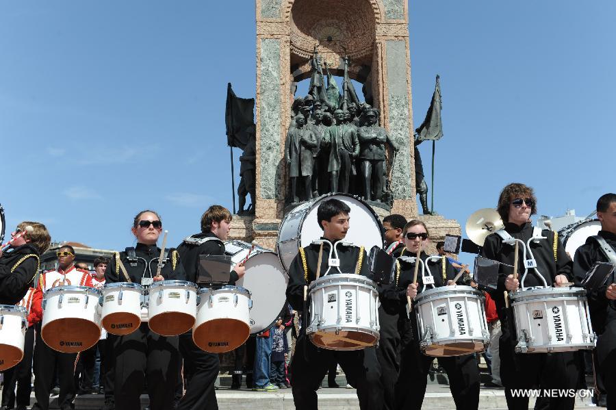of the Shaker Heights High School Band perform at Taksim square in Istanbul, Turkey, March 31, 2013. The band, having 201 student players, has started a nine-day tour from March 27, stopping in six cities including Istanbul, Troy and Ephesus. (Xinhua/Lu Zhe) 