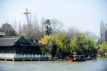 Spring scenery of Slender West Lake 