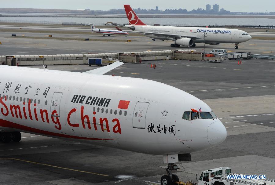 A Boeing 777-300ER flying from Beijing arrives at the John F. Kennedy International Airport in New York, March 31, 2013. Air China launched its second direct flight between Beijing and New York on Sunday, marking the company's biggest expansion in the U.S. There will be 11 flights plying between Beijing and New York each week and all of them are new Boeing 777-300ERs. (Xinhua/Wang Lei)