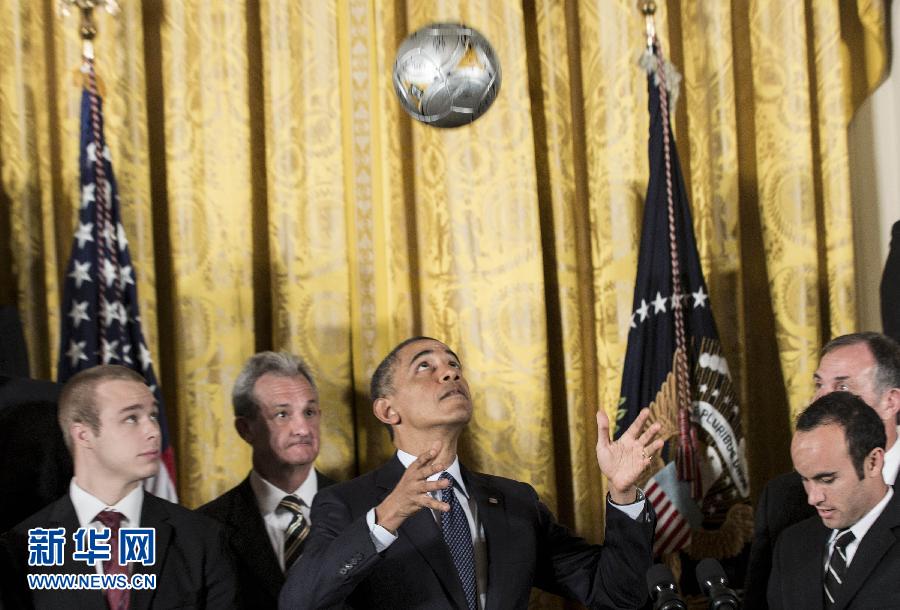 U.S. President Barack Obama heads a soccer ball in the White House in Washington on March 26. (Xinhua/AFP)