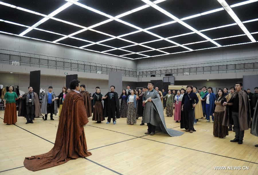 Performers rehearse Italian opera maestro Giuseppe Verdi's masterpiece "Otello" at the National Center for the Performing Arts (NCPA) in Beijing, capital of China, April 1, 2013. The production will open NCPA's Opera Festival 2013 on April 11. (Xinhua/Luo Xiaoguang)