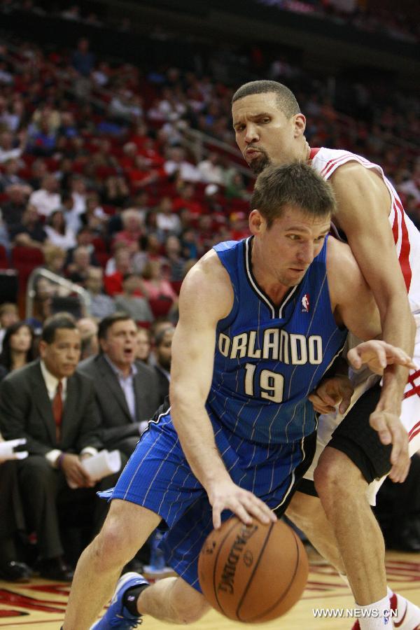 Orlando Magic' Beno Udrih (L) runs with the ball during the NBA basketball game against Houston Rockets in Toronto, Canada, April 1, 2013. Rockets won 111-103. (Xinhua/Song Qiong)