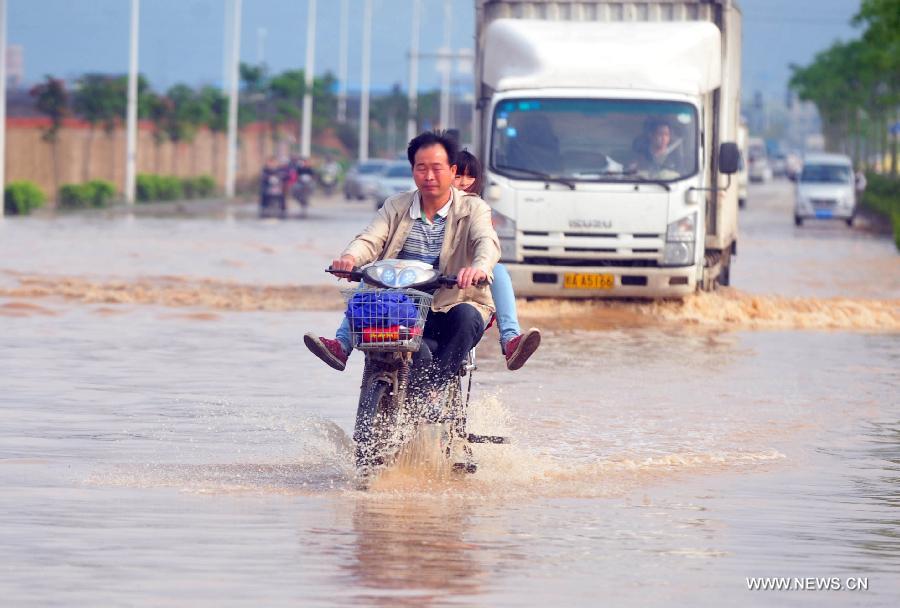 A man rides on the flooded Lingxiu Road in Nanning, capital of south China's Guangxi Zhuang Autonomous Region, April 2, 2013. Parts of the autonomous region, including Nanning, Yulin and Qinzhou, witnessed a heavy rainfall on Tuesday, where rainstorm alerts have been issued by local meteorological authorities. (Xinhua/Huang Xiaobang)  
