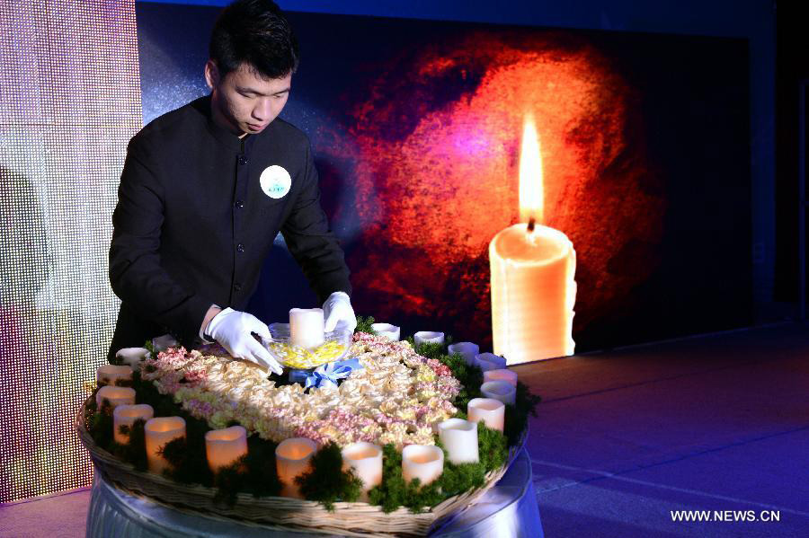 Candles are lit during a memorial ceremony for body and organ donators at the Sanshan Cemetery in Fuzhou, capital of southeast China's Fujian Province, April 2, 2013, ahead of the Qingming Festival, or Tomb Sweeping Day, which falls on April 4 this year. By far, as many as 1,795 volunteers in the province have registered to donate their organs after they pass away. And a total of 105 full-body organ donations and 112 cornea donations have been operated. (Xinhua/Zhang Guojun) 