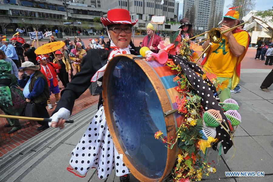 People take part in the annual St. Stupid's Day Parade held at the financial district in San Francisco, the United States, April 1, 2013. The 35th Annual St. Stupid's Day Parade was held on April Fool's Day in San Francisco. (Xinhua/Liu Yilin)