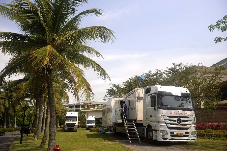 Mobile control rooms of media stand by near the convention center for Boao Forum for Asia (BFA) Annual Conference 2013 in Boao, south China's Hainan Province, April 2, 2013. The BFA 2013 conference will be held from April 6 to 8 in Boao. (Xinhua/Meng Zhongde)