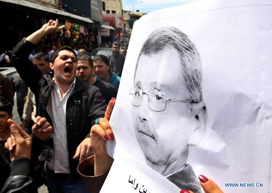 Palestinian people take part in a protest in the West Bank city of Nablus on April 2, 2013, after a Palestinian prisoner died of cancer while receiving treatment at an Israeli hospital. Maysara Abu Hamdia, 64, who was suffering from throat cancer, spent his last few days at the intensive care unit of Soroka Medical Center in southern Israel, a Palestinian official said. (Xinhua/Ayman Nobaniz)