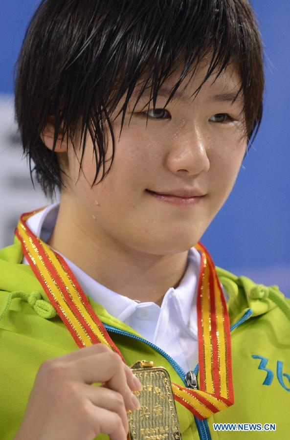 Ye Shiwen of Zhejiang poses during the awarding ceremony for the women's 200m individual medley final during the second day of the Chinese National Swimming Championships held in Zhengzhou, central China's Henan Province, on April 2, 2013. Ye won the gold with 2 minutes and 9.08 seconds. (Xinhua/Zhao Peng)