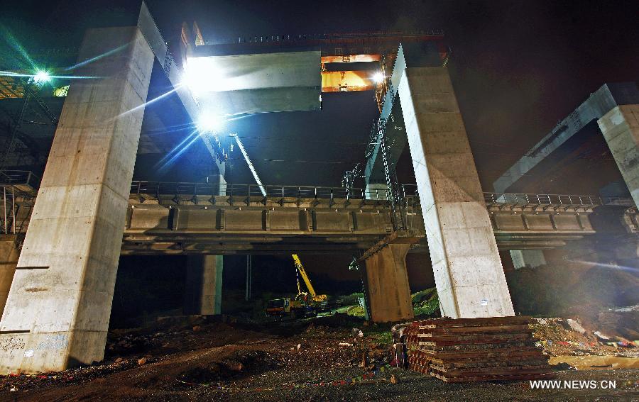 Photo taken on March 21, 2013 shows the construction site of the Yiwu section of the Hangzhou-Changsha High-speed Rail on the Dongte Bridge in Yiwu, east China's Zhejiang Province. The 920-kilometer-long Hangzhou-Changsha High-speed Rail would shorten the travelling time between east China's Hangzhou and central China's Changsha from 6.3 hours to 3 hours once completed. (Xinhua/Cui Xinyu)