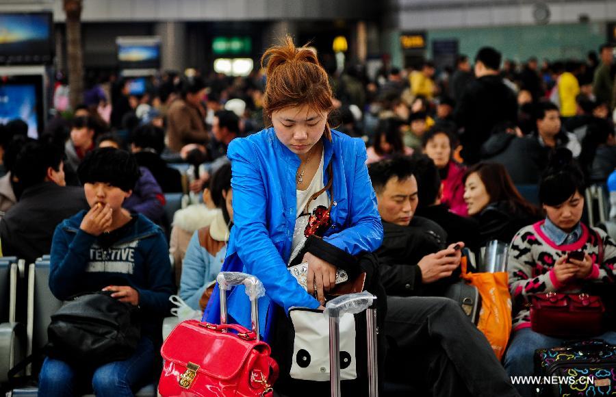Passengers wait to board on trains at the Tianjian Railway Station in Tianjin Municipality, north China, April 3, 2013. The railway station witnessed a travel peak on Wednesday, ahead of the country's three-day holiday for tomb sweeping, which will start on April 4. (Xinhua/Zhang Chaoqun) 