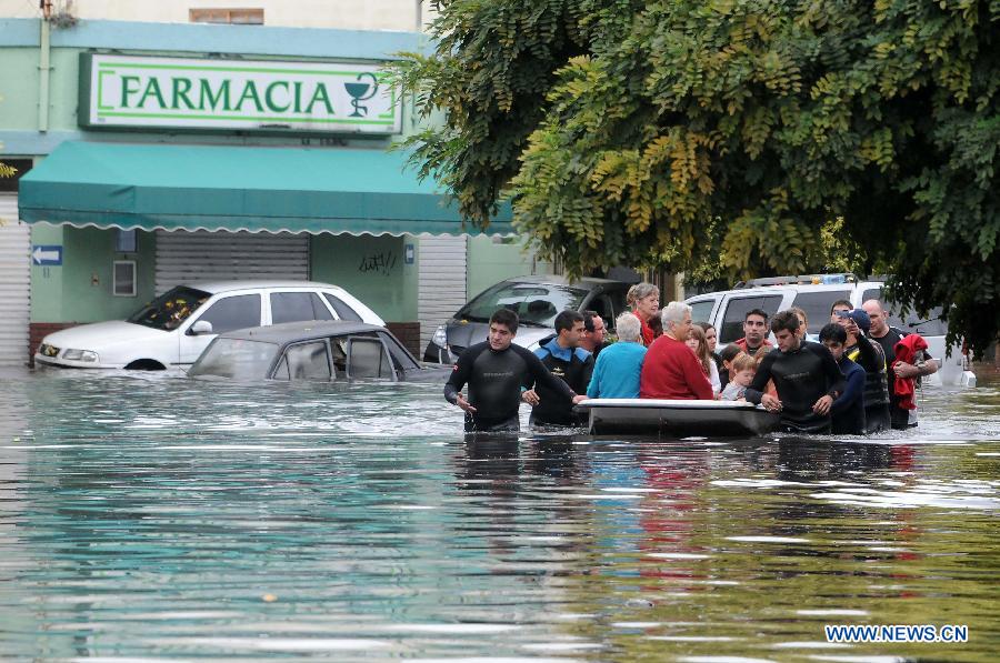 Local residents are evacuated at a flooded area after a storm, in Tolosa, La Plata, 63 km south of Buenos Aires, Argentina, on April 3, 2013. At least 46 people have died due to heavy storms in La Plata, and another 3,000 have been evacuated. (Xinhua/TELAM) 