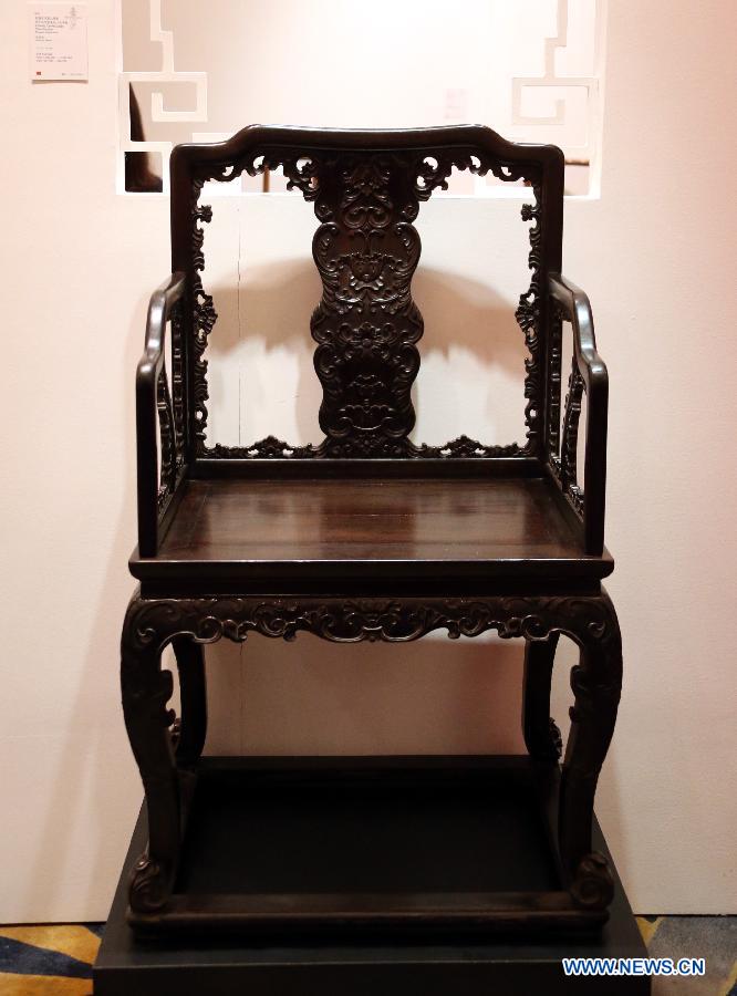 Photo taken on April 3, 2013 shows a furniture from Qing Dynasty (1644-1911) estimated at a price of 3 million to 5 million HKD (about 390,000 to 600,000 U.S. dollars) during the preview of the Hong Kong 2013 Spring Auctions held by China Guardian Auctions Co.Ltd in Hong Kong, south China. The two-day auctions will start on April 4, with over 300 pieces of paintings and calligraphy as well as ceramic artworks. (Xinhua/Li Peng) 
