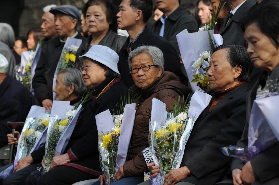 Survivors and family members of the victims of the Nanjing Massacre in 1937 attend a memorial ceremony in the Memorial Hall of the Victims in Nanjing Massacre by Japanese Invaders, in Nanjing, capital of east China's Jiangsu Province, April 4, 2013, also the Qingming Festival, or the Tomb-Sweeping Day. Lots of citizens came here to mourn Nanjing Massacre victims on Thursday. (Xinhua/Han Yuqing) 