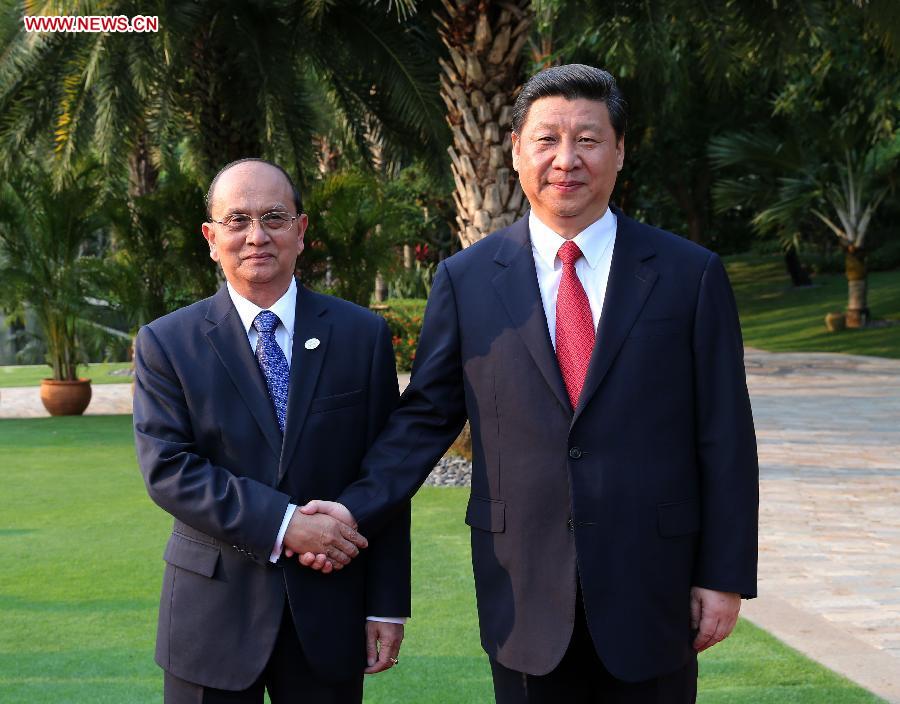 Chinese President Xi Jinping (R) shakes hands with Myanmar's President U Thein Sein during a welcoming ceremony held by President Xi Jinping for President U Thein Sein in Sanya, south China's Hainan Province, April 5, 2013. (Xinhua/Pang Xinglei)